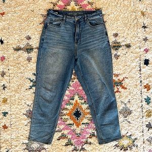 COPY - American Eagle Curvy Stretch Mom Jean size 10